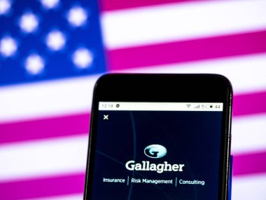 Kiev, Ukrayna - Jan 1, 2019: Arthur J. Gallagher & Co. sigorta şirket logosu akıllı telefon görüntülenen gördüm