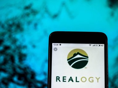 Kiev, Ukrayna - Jan 1, 2019: Realogy gerçek emlak şirket logosu akıllı telefon görüntülenen gördüm