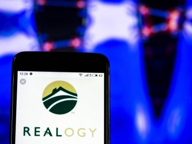 Kiev, Ukrayna - Jan 1, 2019: Realogy gerçek emlak şirket logosu akıllı telefon görüntülenen gördüm