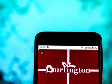 Kiev, Ukrayna - Jan 1, 2019: Burlington mağaza şirket logosu akıllı telefon görüntülenen gördüm