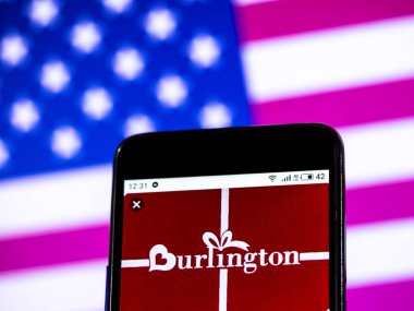 Kiev, Ukrayna - Jan 1, 2019: Burlington mağaza şirket logosu akıllı telefon görüntülenen gördüm
