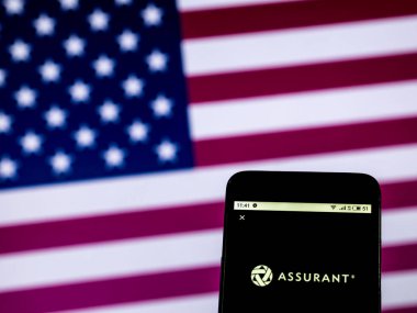 Kiev, Ukrayna - Jan 1, 2019: Assurant sigorta şirket logosu akıllı telefon görüntülenen gördüm