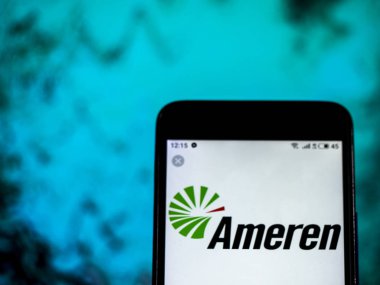 Kiev, Ukrayna - Jan 1, 2019: Ameren elektrik hizmetleri şirket logosu akıllı telefon görüntülenen gördüm