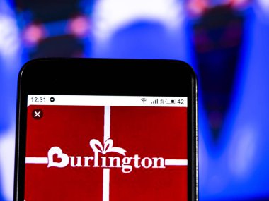 Kiev, Ukrayna - Jan 1, 2019: Burlington mağaza şirket logosu akıllı telefon görüntülenen gördüm