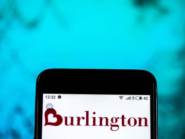 Kiev, Ukrayna - Jan 1, 2019: Burlington mağaza şirket logosu akıllı telefon görüntülenen gördüm