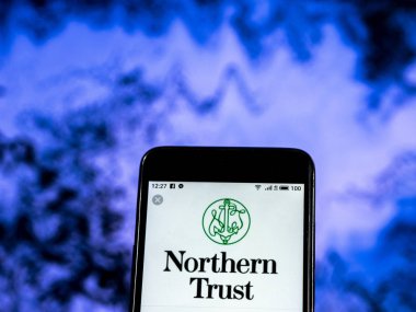 Kiev, Ukrayna - Jan 4, 2019: Kuzey güven finansal hizmetler şirket logosu akıllı telefon görüntülenen gördüm