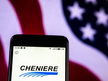 Kiev, Ukrayna - Jan 4, 2019: Cheniere enerji, Inc şirket logosu akıllı telefon görüntülenen gördüm
