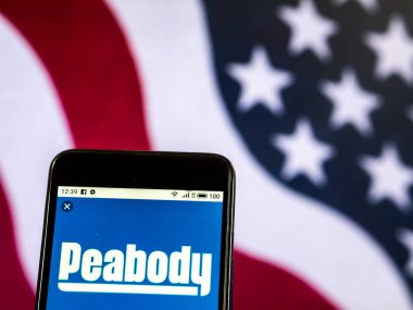 Kiev, Ukrayna - Jan 4, 2019: Peabody enerji kömür madenciliği şirket logosu akıllı telefon görüntülenen gördüm