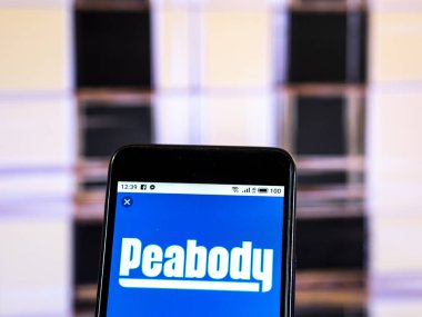 Kiev, Ukrayna - Jan 4, 2019: Peabody enerji kömür madenciliği şirket logosu akıllı telefon görüntülenen gördüm