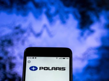 Kiev, Ukrayna - Jan 4, 2019: Polaris Sanayi şirket logosu akıllı telefon görüntülenen gördüm