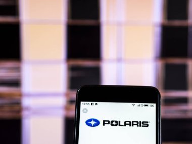 Kiev, Ukrayna - Jan 4, 2019: Polaris Sanayi şirket logosu akıllı telefon görüntülenen gördüm