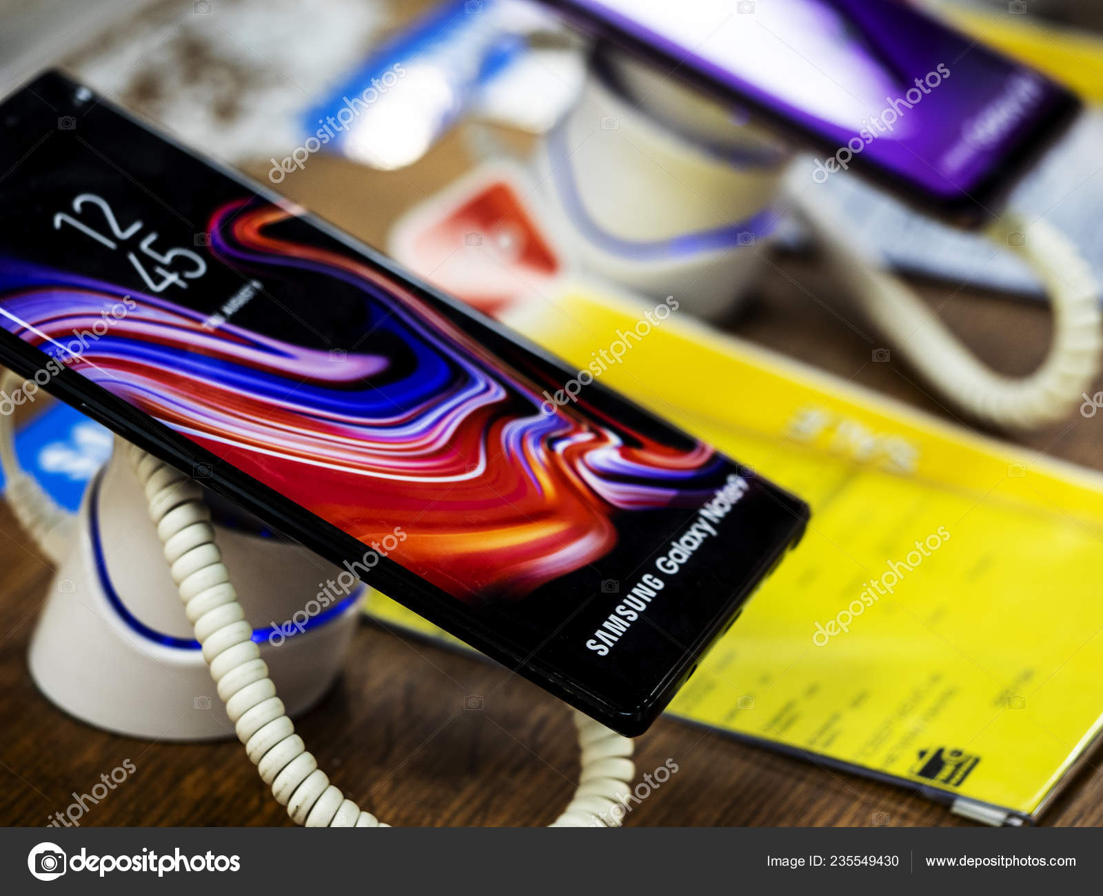 Киев Украина Января 2019 Года Телефон Samsung Galaxy Note Замечен —  Стоковое редакционное фото © igorgolovniov #235549430