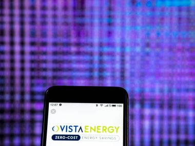 Kiev, Ukrayna - Jan 5, 2019: Vistra enerji Corp şirket logosu akıllı telefon görüntülenen gördüm