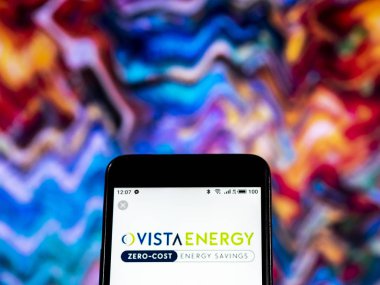 Kiev, Ukrayna - Jan 5, 2019: Vistra enerji Corp şirket logosu akıllı telefon görüntülenen gördüm
