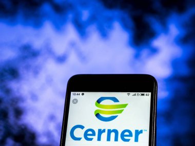 Kiev, Ukrayna - 7 Ocak 2019: Cerner şirket logosu akıllı telefon görüntülenen gördüm
