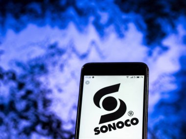 Kiev, Ukrayna - 7 Ocak 2019: Sonoco ürünleri şirket logosu akıllı telefon görüntülenen gördüm