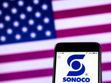 Kiev, Ukrayna - 7 Ocak 2019: Sonoco ürünleri şirket logosu akıllı telefon görüntülenen gördüm