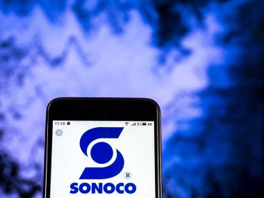 Kiev, Ukrayna - 7 Ocak 2019: Sonoco ürünleri şirket logosu akıllı telefon görüntülenen gördüm