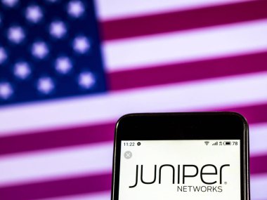 Kiev, Ukrayna - 7 Ocak 2019: Juniper Networks yazılım geliştirici logo akıllı telefon görüntülenen gördüm