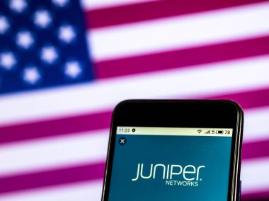 Kiev, Ukrayna - 7 Ocak 2019: Juniper Networks yazılım geliştirici logo akıllı telefon görüntülenen gördüm
