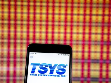 Kiev, Ukrayna - 7 Ocak 2019: Tsys kredi kartı hizmeti şirket logosu akıllı telefon görüntülenen gördüm