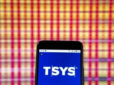 Kiev, Ukrayna - 7 Ocak 2019: Tsys kredi kartı hizmeti şirket logosu akıllı telefon görüntülenen gördüm