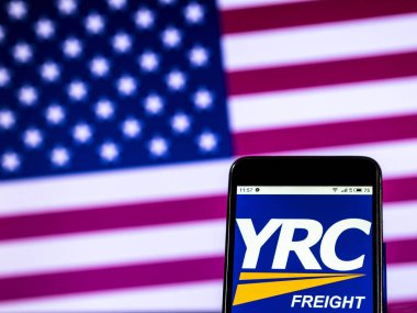 Kiev, Ukrayna - 7 Ocak 2019: Yrc dünya çapında Holding Şirket logosu akıllı telefon görüntülenen gördüm