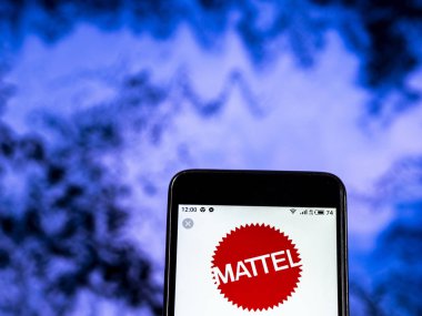 Kiev, Ukrayna - 7 Ocak 2019: Mattel oyuncak şirket logosu akıllı telefon görüntülenen gördüm