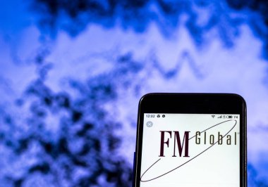 Kiev, Ukrayna - 7 Ocak 2019: Fm Global sigorta şirket logosu akıllı telefon görüntülenen gördüm