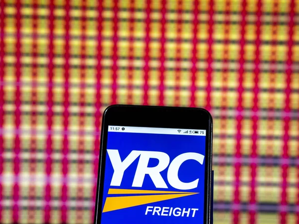 Kiev, Ukrayna - 7 Ocak 2019: Yrc dünya çapında Holding Şirket logosu akıllı telefon görüntülenen gördüm