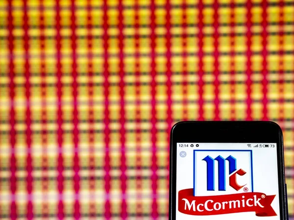 Kiev, Ukrayna - 7 Ocak 2019: Mccormick ve şirket logosu akıllı telefon görüntülenen gördüm