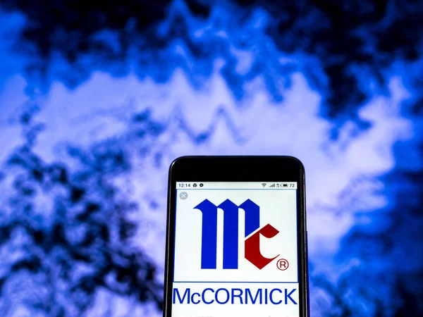 Kiev, Ukrayna - 7 Ocak 2019: Mccormick ve şirket logosu akıllı telefon görüntülenen gördüm
