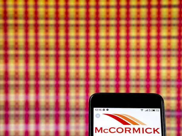 Kiev, Ukrayna - 7 Ocak 2019: Mccormick ve şirket logosu akıllı telefon görüntülenen gördüm
