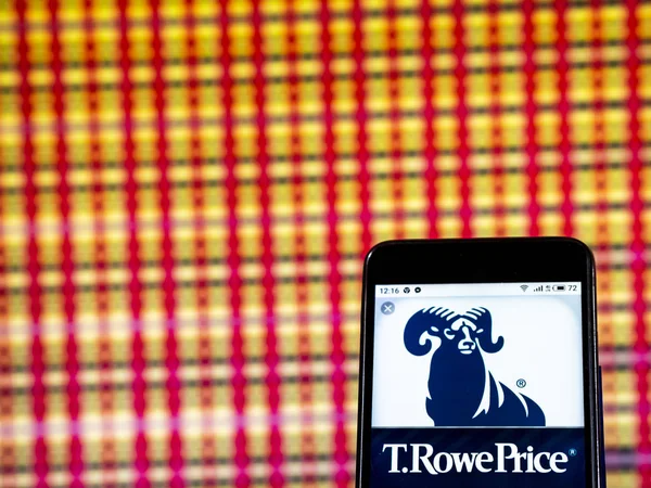 Kiev, Ukrayna - 7 Ocak 2019: T. Rowe fiyat varlık yönetimi şirket logosu akıllı telefon görüntülenen gördüm