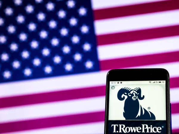 Kiev, Ukrayna - 7 Ocak 2019: T. Rowe fiyat varlık yönetimi şirket logosu akıllı telefon görüntülenen gördüm