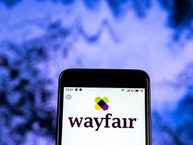 Kiev, Ukrayna - 7 Ocak 2019: Wayfair şirket logosu akıllı telefon görüntülenen gördüm