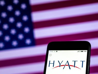 Kiev, Ukrayna - 8 Ocak 2019: Hyatt oteller Corporation logo akıllı telefon görüntülenen gördüm.