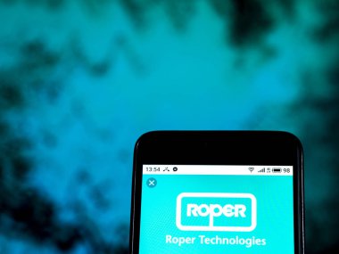 Kiev, Ukrayna - 8 Ocak 2019: Roper Technologies, Inc. logo akıllı telefon görüntülenen gördüm.