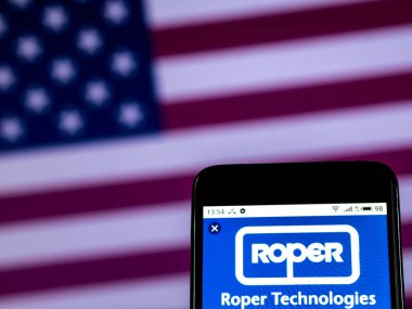Kiev, Ukrayna - 8 Ocak 2019: Roper Technologies, Inc. logo akıllı telefon görüntülenen gördüm.