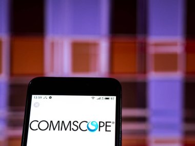 Kiev, Ukrayna - 8 Ocak 2019: Commscope şirket logosu akıllı telefon görüntülenen gördüm.