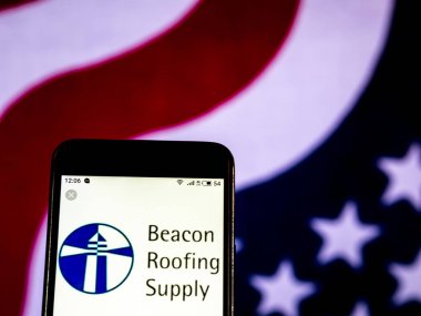 Kiev, Ukrayna - 9 Ocak 2019: Beacon çatı tedarik, Inc şirket logosu akıllı telefon görüntülenen gördüm.