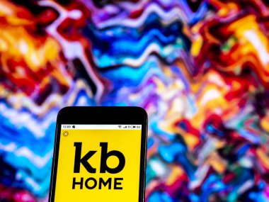 Kiev, Ukrayna - 9 Ocak 2019: Kb Ana Sayfa Şirket logosu akıllı telefon görüntülenen gördüm.