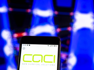 Kiev, Ukrayna - 9 Ocak 2019: Caci International Inc bilgi teknoloji şirket logosu akıllı telefon görüntülenen gördüm.