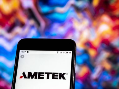 Kiev, Ukrayna - 9 Ocak 2019: Ametek A.ş üretim şirket logosu akıllı telefon görüntülenen gördüm.