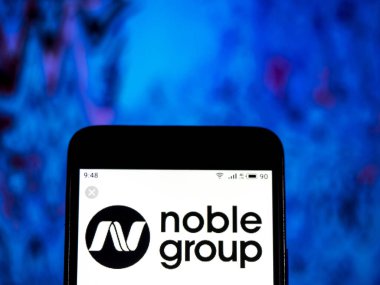 Kiev, Ukrayna - 10 Jan 2019: Noble grup şirket logosu akıllı telefon görüntülenen gördüm.
