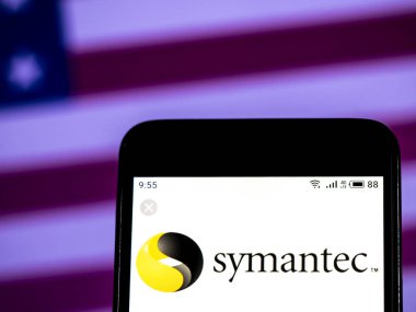 Kiev, Ukrayna - 10 Jan 2019: Symantec yazılım şirketi logo akıllı telefon görüntülenen gördüm.