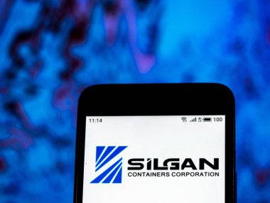 Kiev, Ukrayna - 11 Ocak 2019: Silgan Holdings şirket logosu akıllı telefon görüntülenen gördüm.