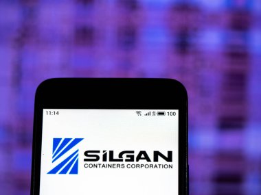 Kiev, Ukrayna - 11 Ocak 2019: Silgan Holdings şirket logosu akıllı telefon görüntülenen gördüm.
