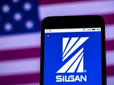 Kiev, Ukrayna - 11 Ocak 2019: Silgan Holdings şirket logosu akıllı telefon görüntülenen gördüm.