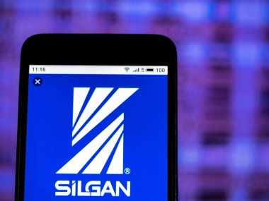 Kiev, Ukrayna - 11 Ocak 2019: Silgan Holdings şirket logosu akıllı telefon görüntülenen gördüm.